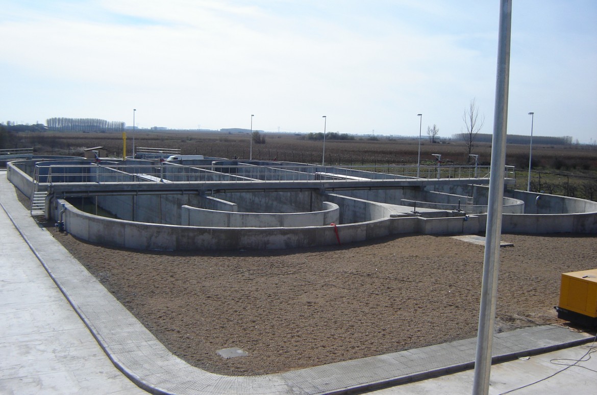 CONSTRUCCiÓN DE LOS EMISARIOS Y DEPURADORA PARA EL POLÍGONO INDUSTRIAL Y EL MUNICIPIO DE VILLADANGOS DEL PÁRAMO ( LEON)